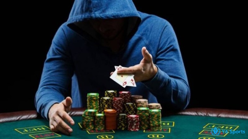 Ở vị trí Small Blind người chơi sẽ phải đặt cược trước trong mỗi vòng - Các vị trí trong Poker