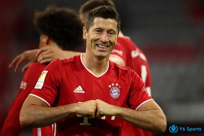 Robert Lewandowski một trong top tiền đạo nổi tiếng với khả năng dứt điểm tuyệt vời