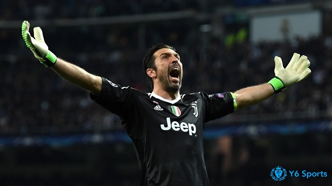 Buffon thi đấu 657 trận trong màu áo của 2 CLB Parma và Juventus từ năm 1995 - 2021