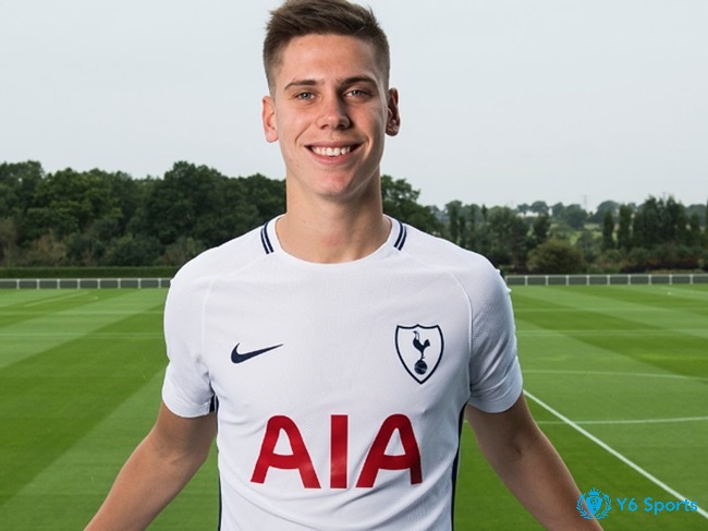 Juan Foyth được đánh giá có lối chơi khéo léo và khả năng phòng ngự tốt