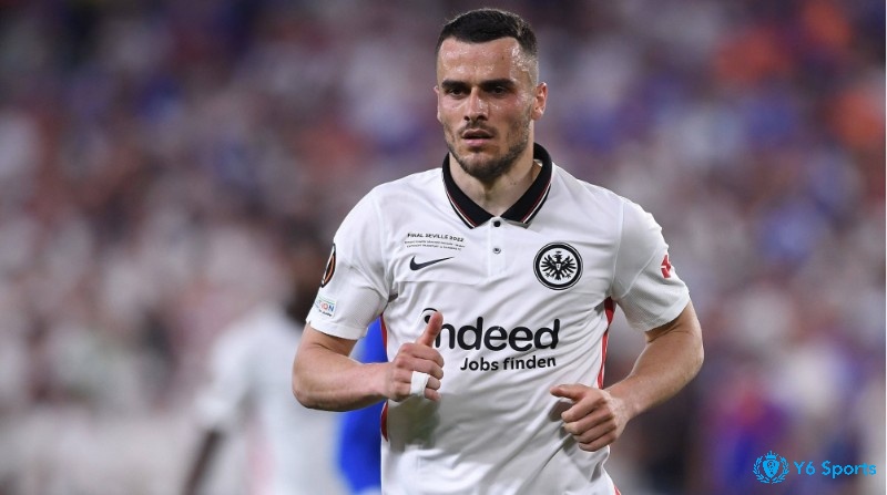 Top tiền vệ hay nhất Bundesliga - Filip Kostic xuất sắc ở vị trí cánh trái
