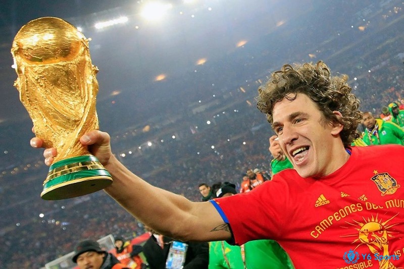  Carles Puyol là trung vệ thi đấu xuất sắc nhất World Cup