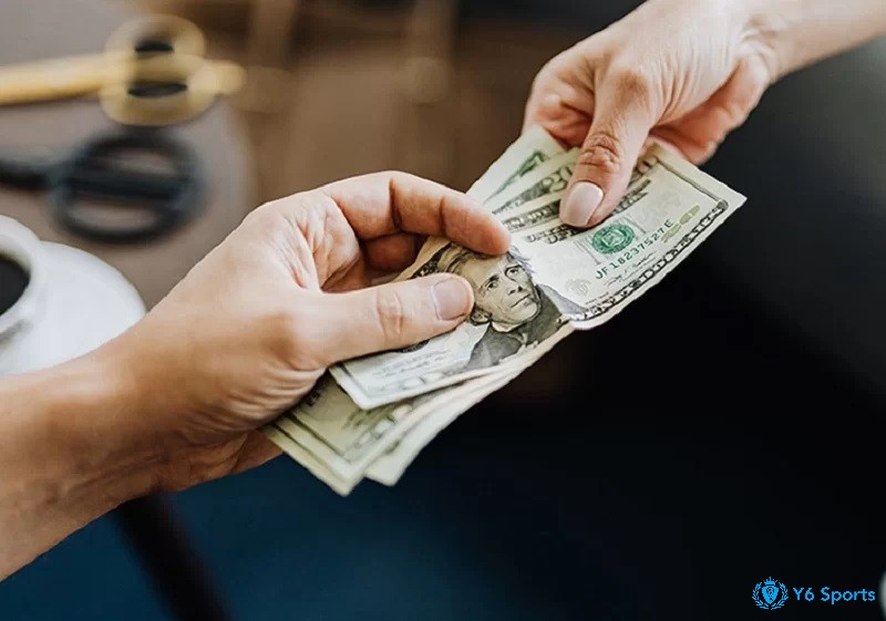 Mơ được cho tiền đô chứng tỏ bạn sẽ được quý nhân giúp đỡ 